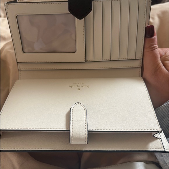 Kate Spade Staci White and Black Heart Print Women's writ wallet - Picture 4 of 4